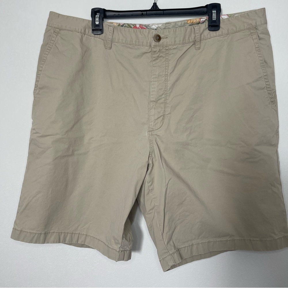 Tommy Bahama Men’s Khaki Shorts size 40 L